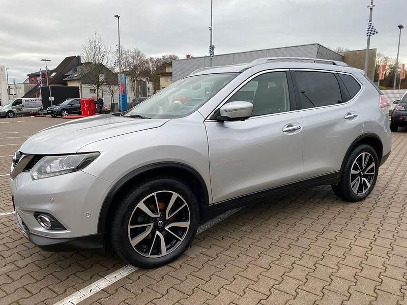 Silber Gebraucht 2015 Nissan X-Trail Tekna SUV | 10.490 € (Fairer Preis) - Bild 1/4