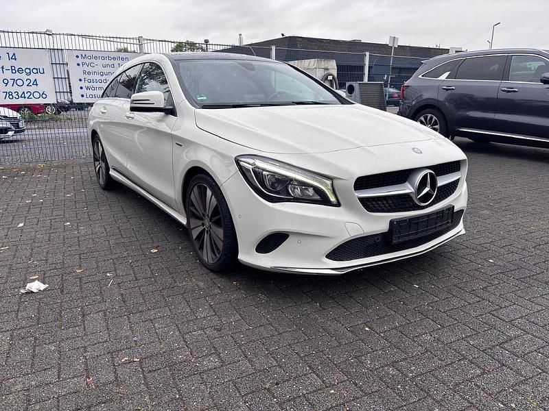 Gebraucht Mercedes CLA200 136 PS (100 kW) 2017 Weiß Limousine