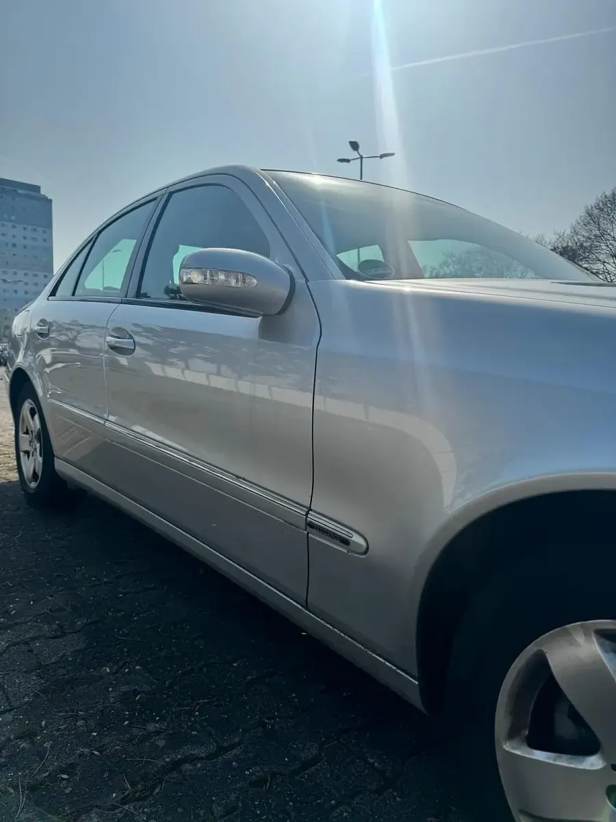 Gebraucht Mercedes E240 177 PS (130 kW) 2003 Silber Limousine