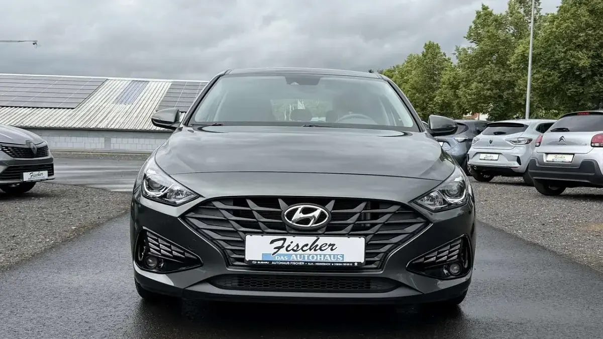 Gebraucht Hyundai i30 120 PS (88 kW) 2022 Amazon grey / met Limousine