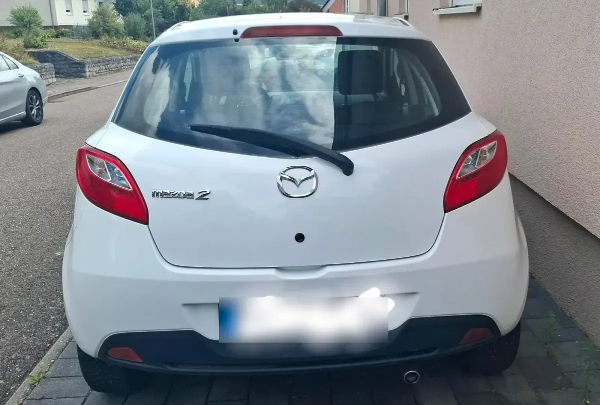 Gebraucht Mazda 2 Active 84 PS (61 kW) 2011 Weiß Kleinwagen
