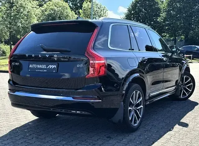 Używany Volvo XC90 Ultimate 235 KM (172 kW) 2022 Czarny SUV