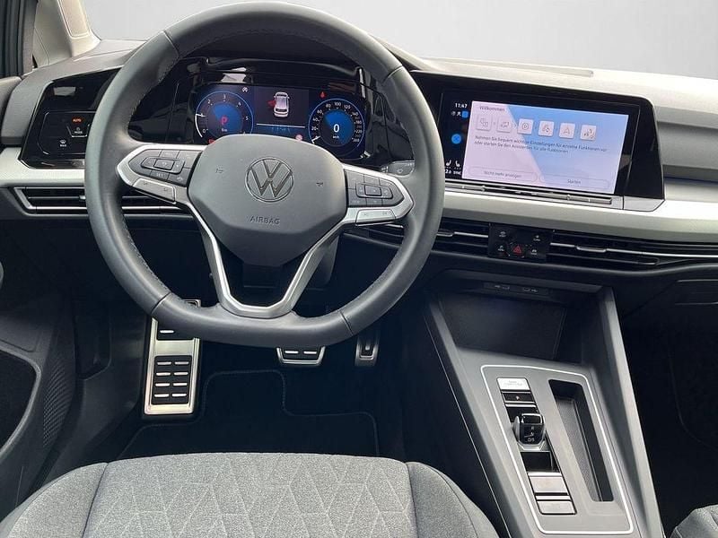 Gebraucht VW Golf VIII Move 150 PS (110 kW) 2024 Delfingrau metallic (metallic) Limousine