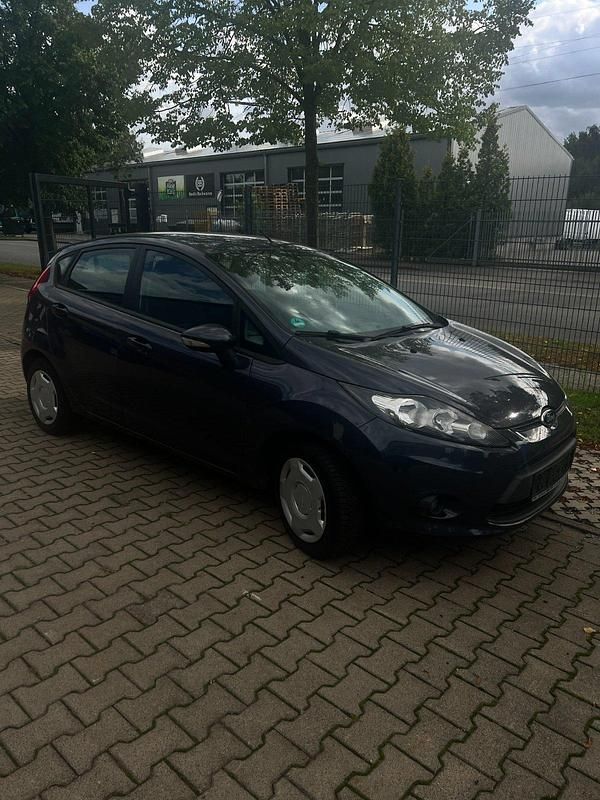Grau Gebraucht 2011 Ford Fiesta Trend Kleinwagen | 4.650 € (Fairer Preis) - Bild 1/4
