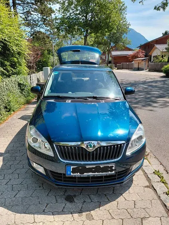 Gebraucht Skoda Fabia Ambiente 60 PS (44 kW) 2012 Blau Limousine