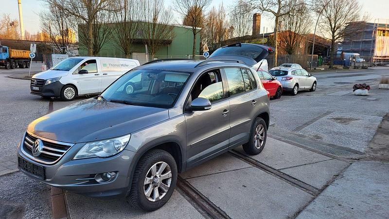 Gebraucht VW Tiguan Style 140 PS (102 kW) 2011 Grau SUV