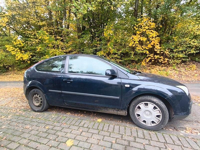 Gebraucht Ford Focus 80 PS (58 kW) 2006 Blau Kleinwagen