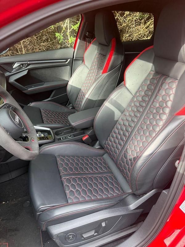 Gebraucht Audi RS3 Ambiente 400 PS (294 kW) 2022 Rot Limousine