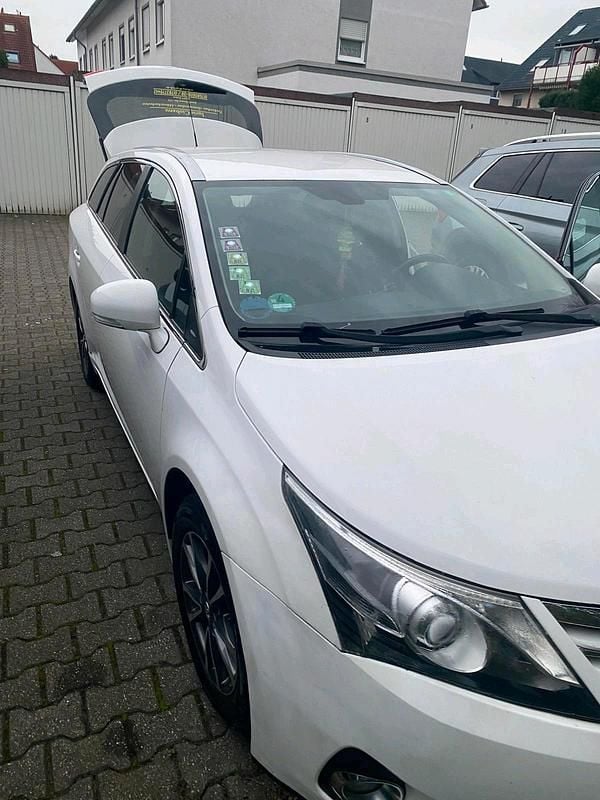 Weiß Gebraucht 2014 Toyota Avensis Kombi | 6.500 € (Fairer Preis) - Bild 1/4