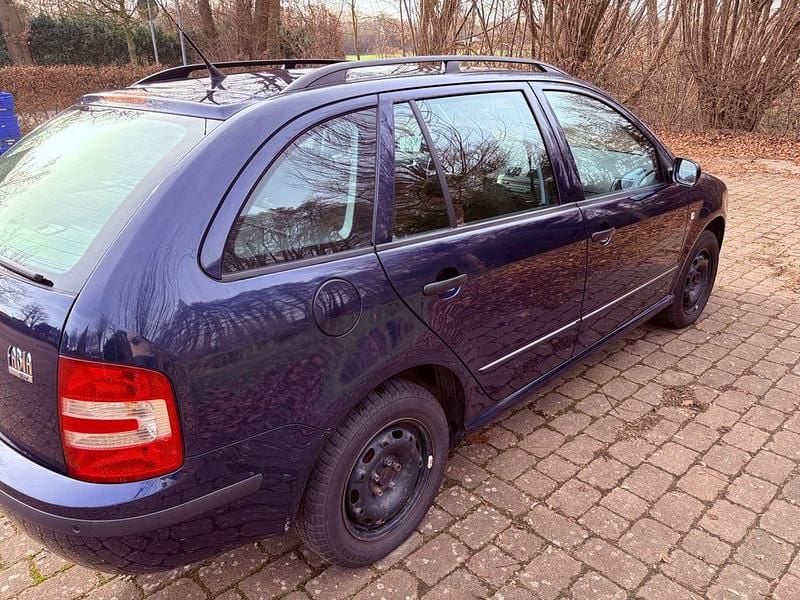 Blau Gebraucht 2005 Skoda Fabia Elegance Kombi | 2.200 € (Fairer Preis) - Bild 1/4