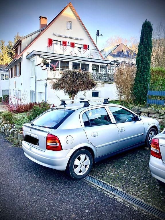 Grau Gebraucht 2003 Opel Astra Elegance Limousine | 2.499 € (Etwas zu teuer) - Bild 1/4