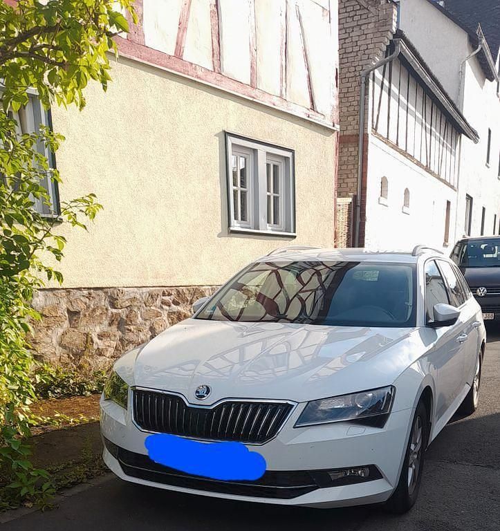 Weiß Gebraucht 2018 Skoda Superb Style Kombi | 21.000 € (Fairer Preis) - Bild 1/3