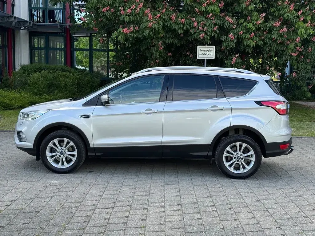 Gebraucht Ford Kuga Titanium 150 PS (110 kW) 2018 Silber SUV