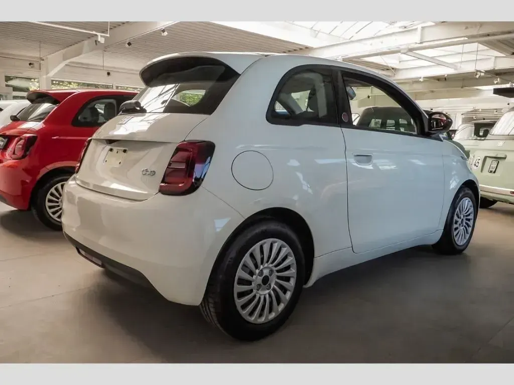 Neu Fiat 500e Red 69 kW (95 PS) 2026 Arktis weiß) (weiss Kleinwagen