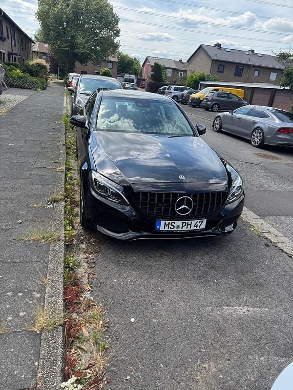 Gebraucht Mercedes C180 156 PS (114 kW) 2018 Schwarz Limousine