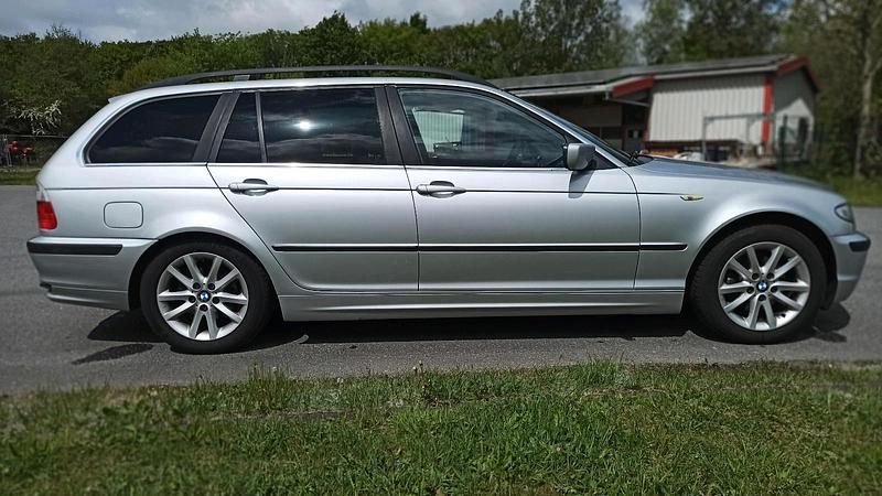 Gebraucht BMW 318 143 PS (105 kW) 2003 Silber Kombi