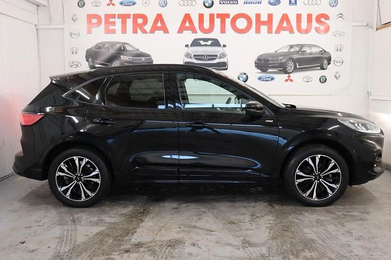 Gebraucht Ford Kuga ST-Line 152 PS (111 kW) 2022 Schwarz SUV