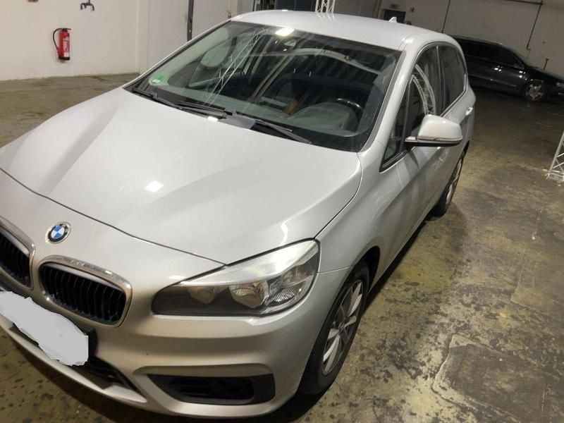 Gebraucht BMW 218 Active Tourer Basis 135 PS (99 kW) 2015 Silber Van / Kleinbus