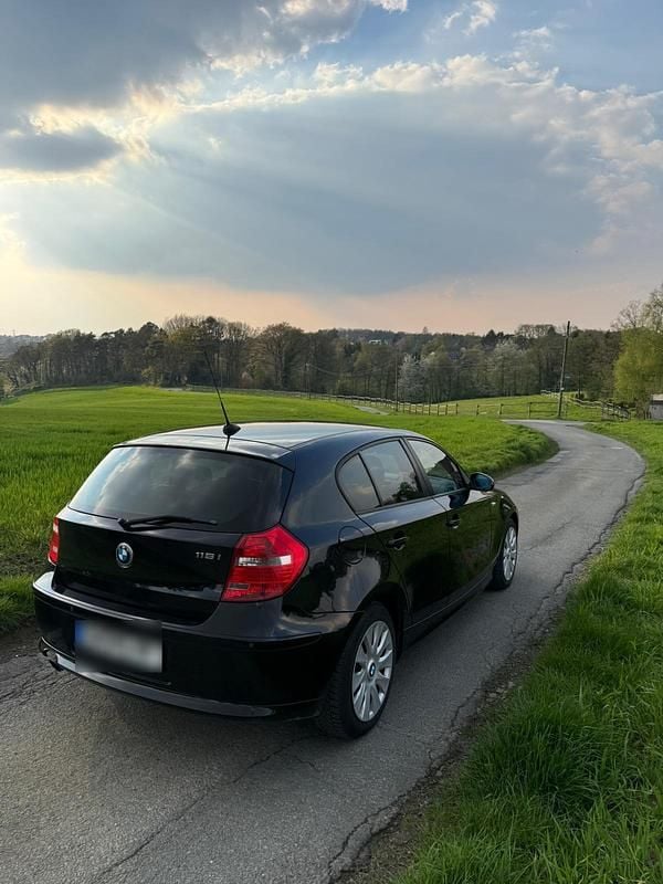 Second-hand BMW 116 122 CP (89 kW) 2007 Negru Hatchback