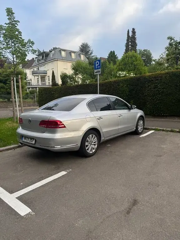 Używany VW Passat Edition 122 KM (89 kW) 2013 Szary Sedan/Limuzyna