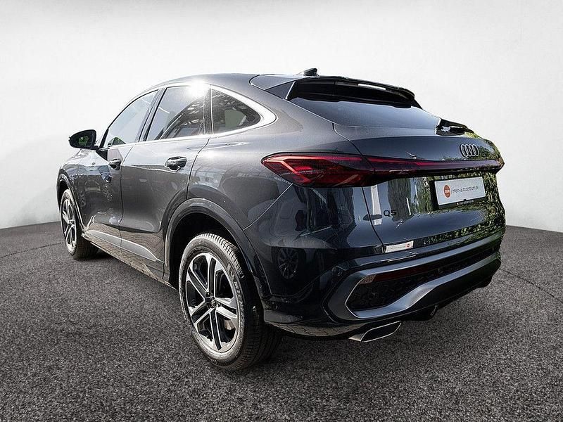 Neu Audi Q5 Sportback Sport 204 PS (150 kW) 2025 Grau SUV