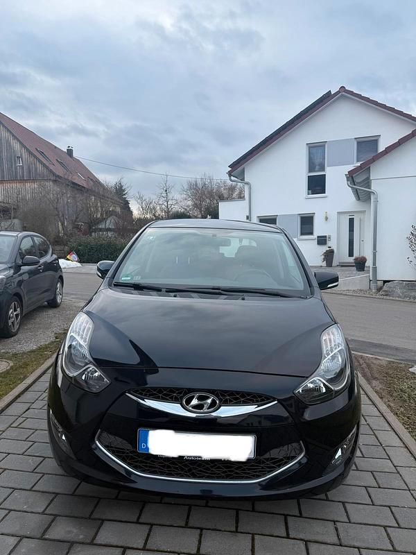 Gebraucht Hyundai ix20 90 PS (66 kW) 2012 Schwarz Kleinwagen