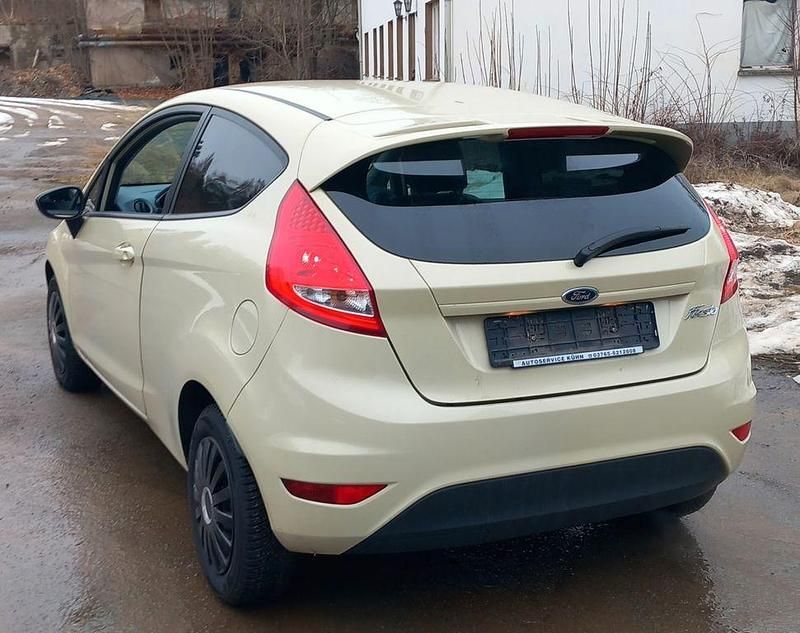 Gebraucht Ford Fiesta 80 PS (58 kW) 2009 Beige Kleinwagen