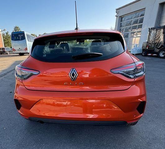 Neu Renault Clio V Evolution 67 PS (49 kW) 2025 Orange Limousine