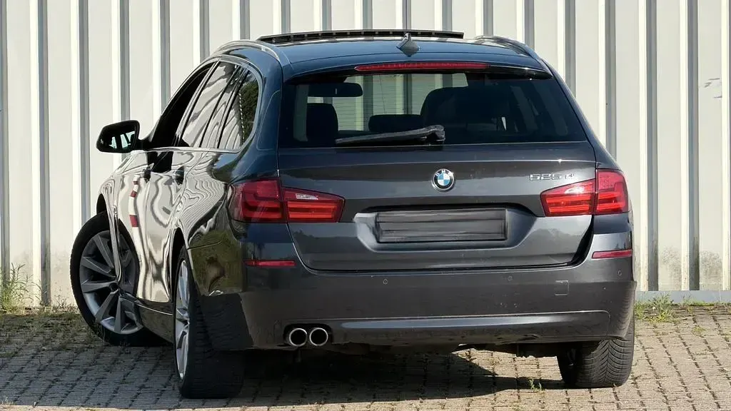 Gebraucht BMW 525 Sport Line 218 PS (160 kW) 2012 Grau Kombi