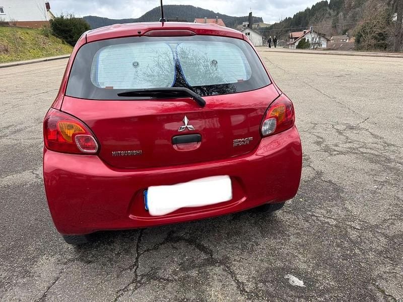 Gebraucht Mitsubishi Space Star 71 PS (52 kW) 2015 Rot Limousine