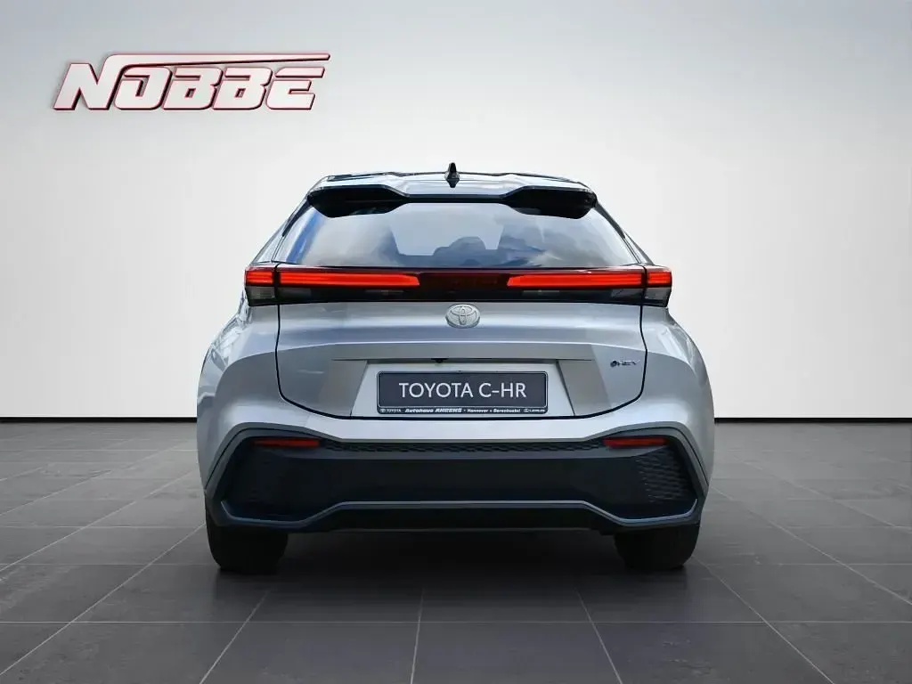 Neu Toyota C-HR Team 140 PS (102 kW) 2025 Shimmering silver metallic/schwa SUV