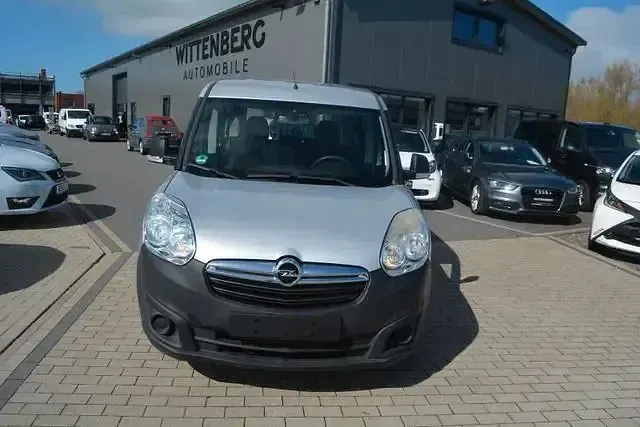 Gebraucht Opel Combo 90 PS (66 kW) 2013 Silber Van / Kleinbus