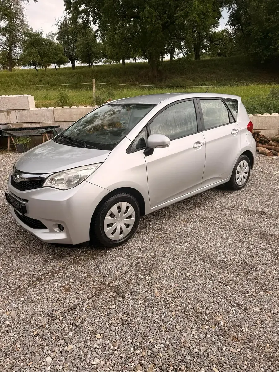 Gebraucht Subaru Trezia 86 PS (63 kW) 2009 Silber Kleinwagen