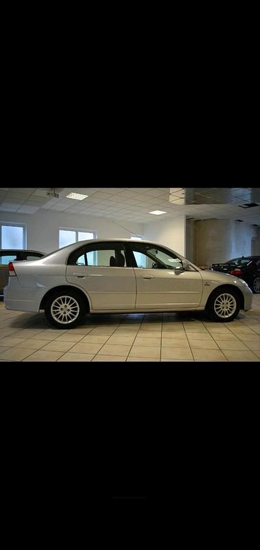Grau Gebraucht 2004 Honda Civic Limousine | 2.000 € - Bild 1/4