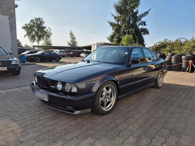 Blau Gebraucht 1989 BMW M5 Limousine | 29.900 € - Bild 1/4