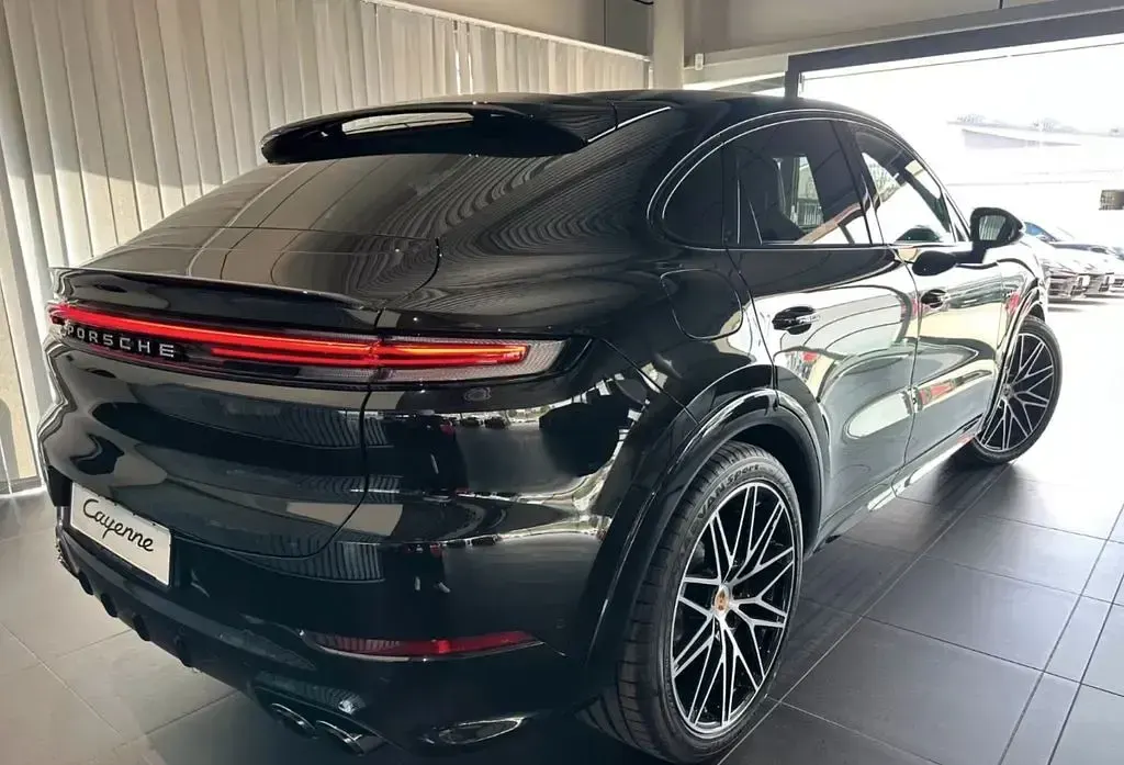 Gebraucht Porsche Cayenne 470 PS (345 kW) 2025 Schwarz SUV