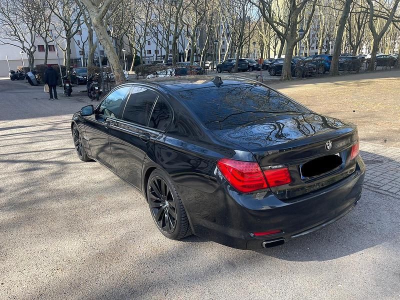 Gebraucht BMW 730 249 PS (183 kW) 2010 Schwarz Limousine