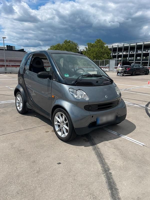 Grau Gebraucht 2005 Smart ForTwo Coupé Coupé | 1.750 € (Fairer Preis) - Bild 1/4
