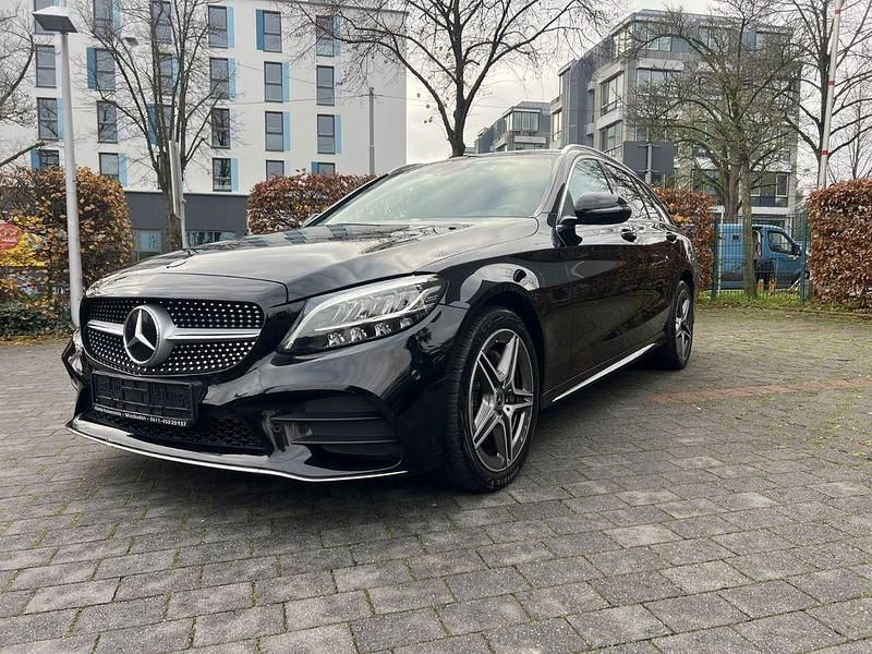 Schwarz Gebraucht 2020 Mercedes C220 AMG line Kombi | 20.900 € (Fairer Preis) - Bild 1/4