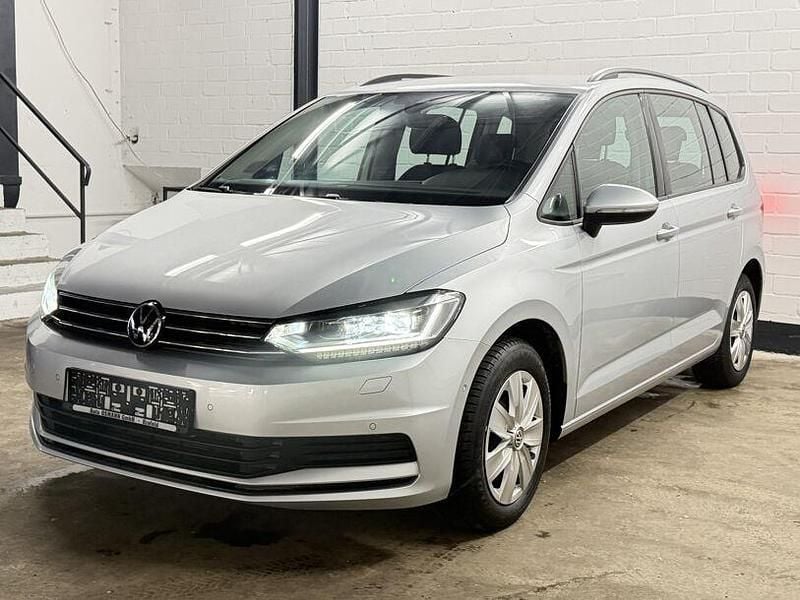 Gebraucht VW Touran IQ Drive 150 PS (110 kW) 2022 Reflexsilber metallic Van / Kleinbus