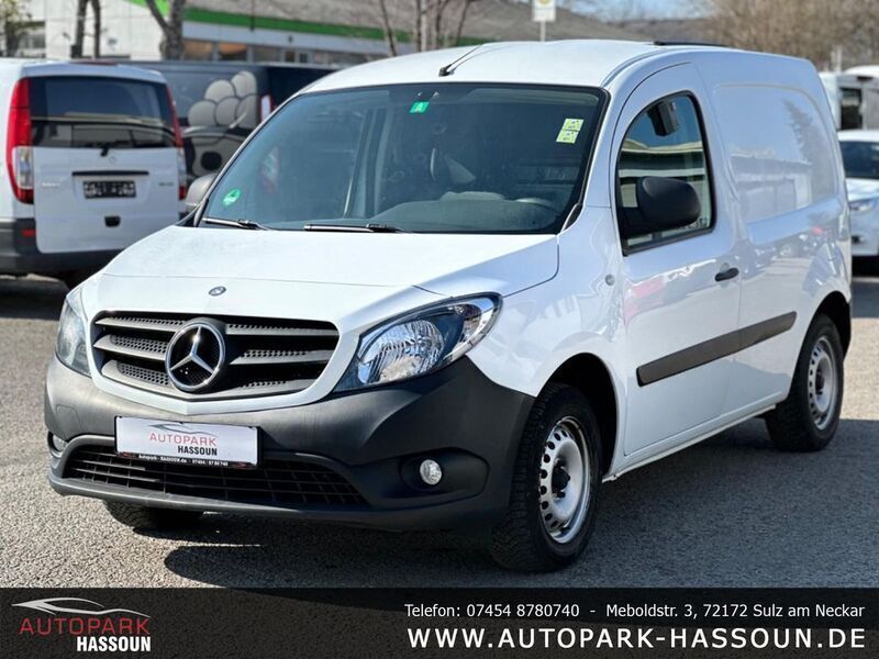 Weiß Gebraucht 2018 Mercedes Citan 108 Limousine | 4.699 € - Bild 1/4