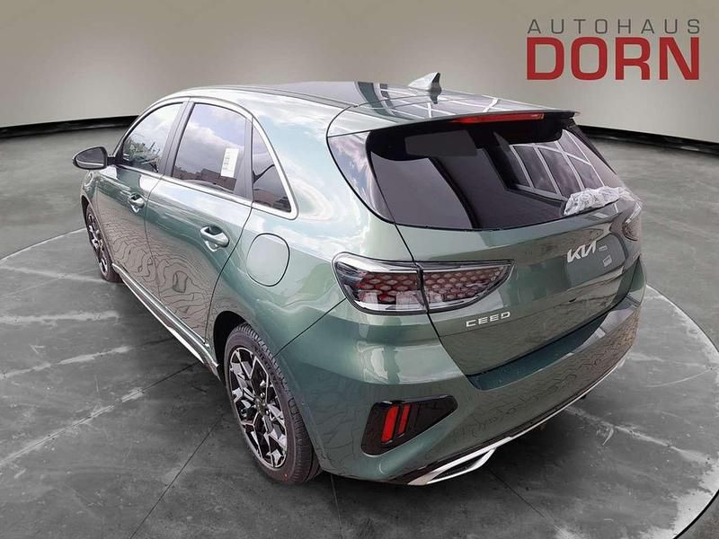 Neu Kia Ceed GT-Line 140 PS (102 kW) 2025 Grün Kleinwagen