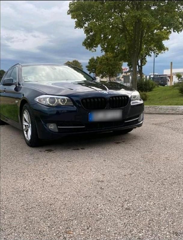 Blau Gebraucht 2010 BMW 530 Kombi | 7.800 € (Fairer Preis) - Bild 1/4