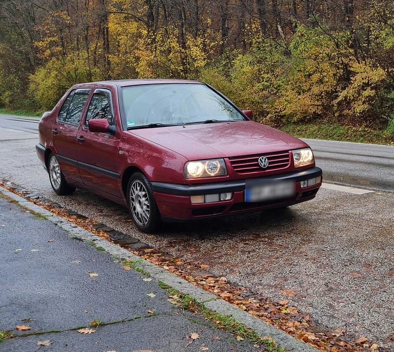 Rot Gebraucht 1996 VW Vento Limousine | 3.500 € (Fairer Preis) - Bild 1/4