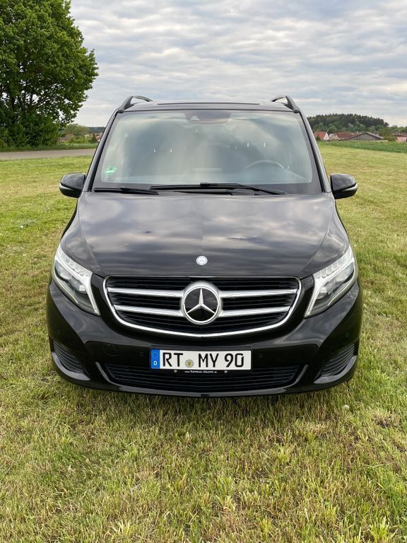 Schwarz Gebraucht 2017 Mercedes V250 Van / Kleinbus | 39.900 € (Superpreis) - Bild 1/4