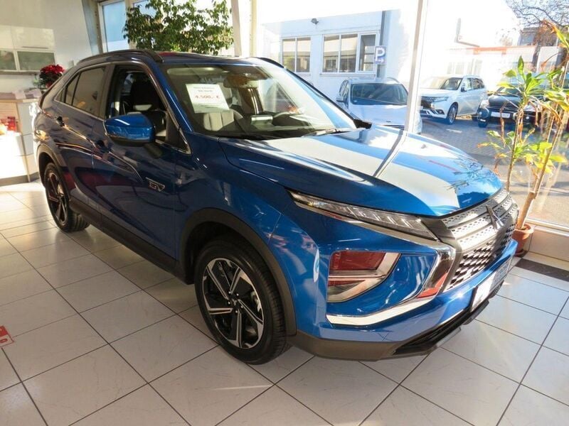 Blau Gebraucht 2024 Mitsubishi Eclipse Cross Basis SUV | 26.490 € (Guter Preis) - Bild 1/4