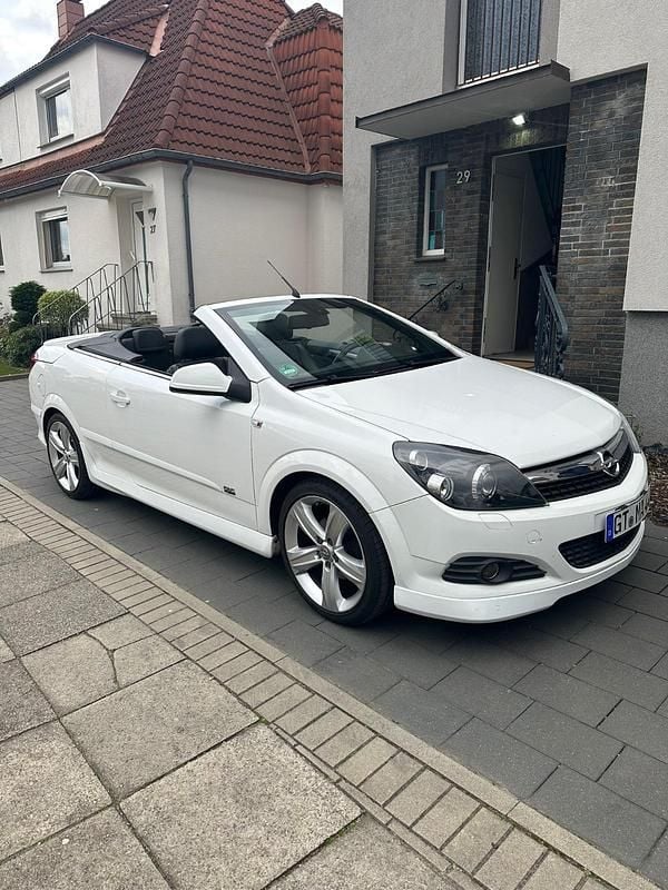 Gebraucht Opel Astra Cabriolet 140 PS (102 kW) 2010 Weiß Cabrio