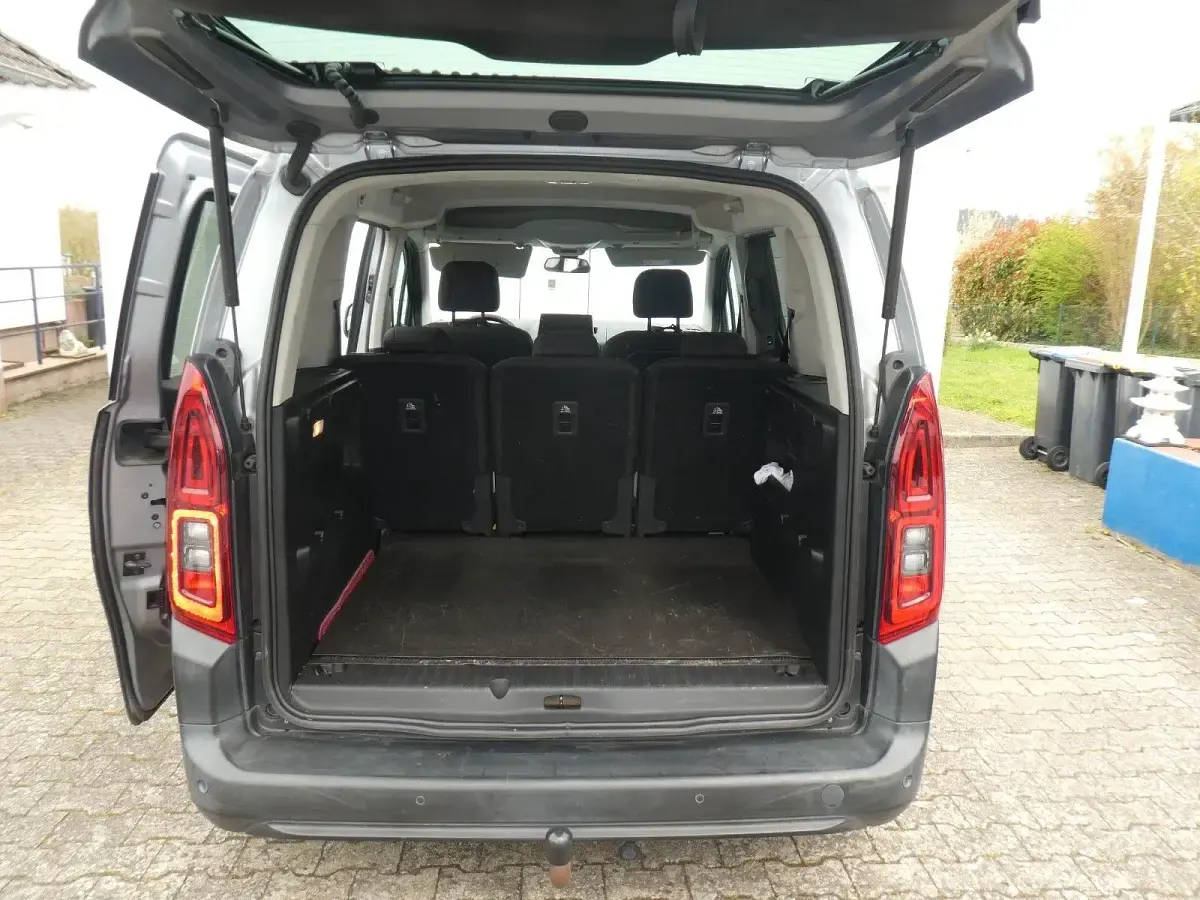 Gebraucht Citroën Berlingo Shine 131 PS (96 kW) 2020 Silber Van / Kleinbus