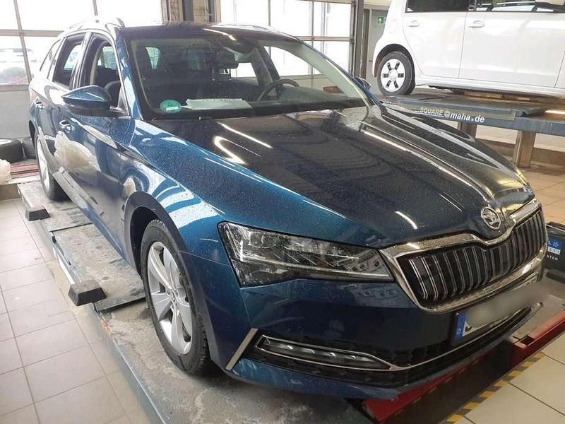Gebraucht Skoda Superb Style 218 PS (160 kW) 2020 Lavablau metallic Kombi
