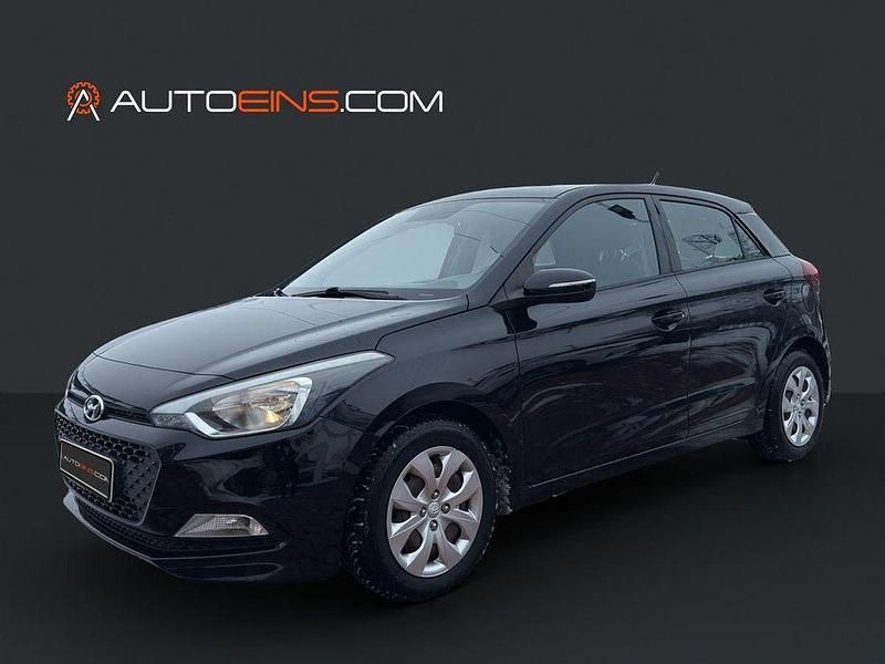 Gebraucht Hyundai i20 Classic 75 PS (55 kW) 2016 Schwarz Limousine